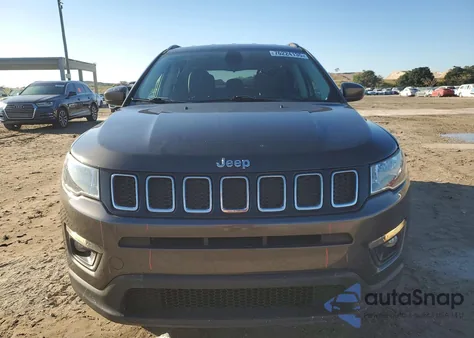 2018 Jeep Compass Latitude z USA, uszkodzony, nr VIN 3C4NJCBB9JT293372